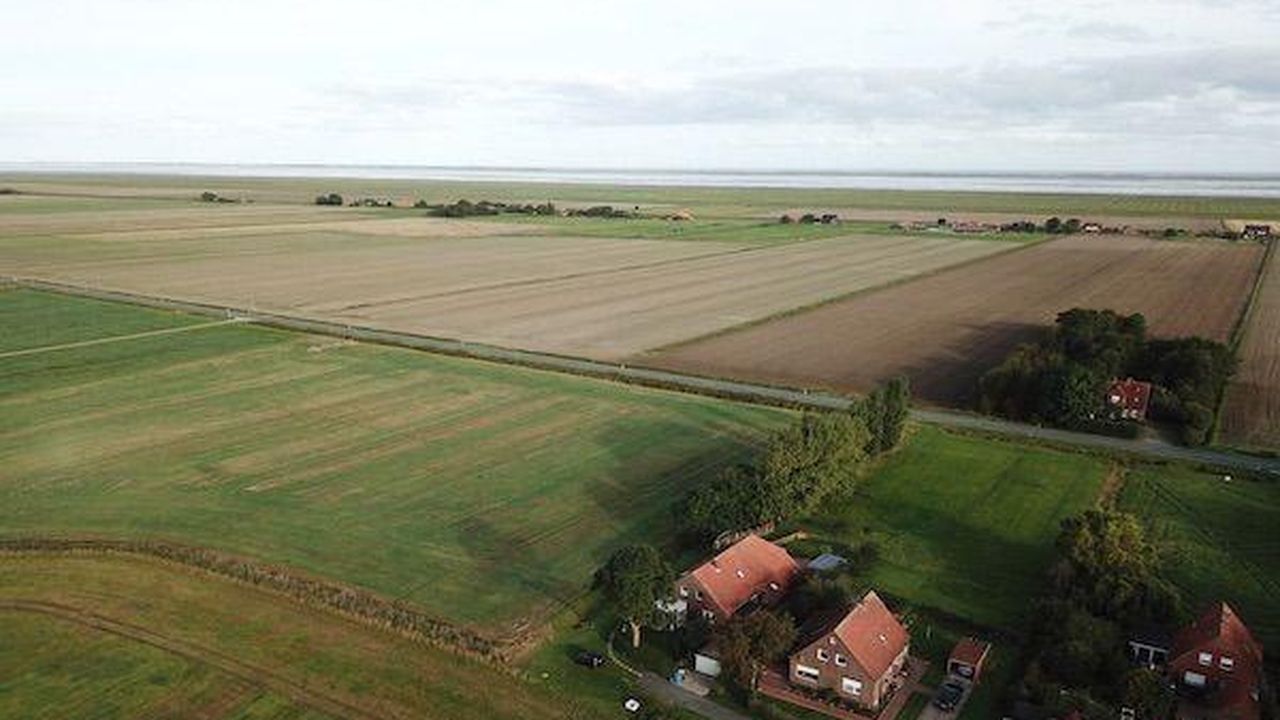Außenansicht des Gebäudes. Das Meer Außenansicht des Gebäudes. Das Meer